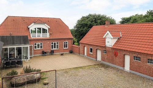 Five-Bedroom Holiday Home