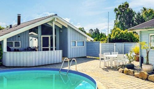 Three-Bedroom Vacation Home 