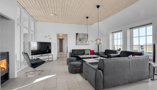 Seven-Bedroom Holiday Home