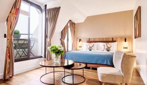 Junior Suite with Eiffel Tower View