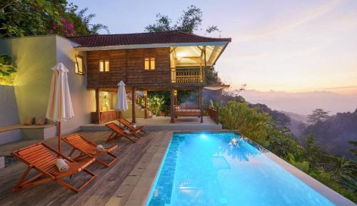 Villa with Garden View
