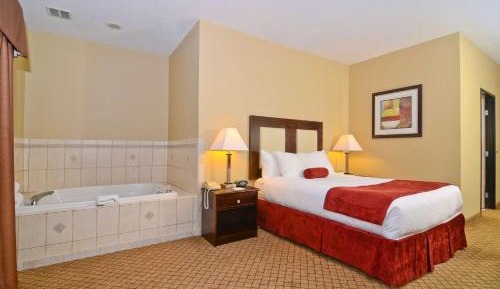 Queen Room with Spa Bath - Non-Smoking