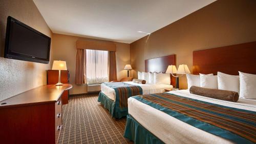Deluxe Queen Room with Two Queen Beds - Non Smoking