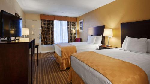 Two-Room Suite with Two Double Beds and Sofa Bed