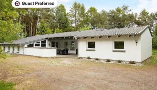 Five-Bedroom Holiday Home