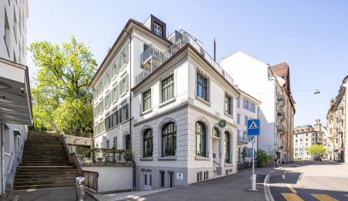 Elegantes Apartment mit Balkon