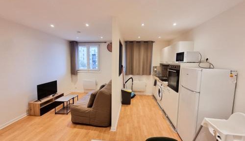 One-Bedroom Apartment with City View