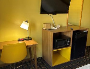 Queen Room with Two Queen Beds - Pet Friendly/Non-Smoking