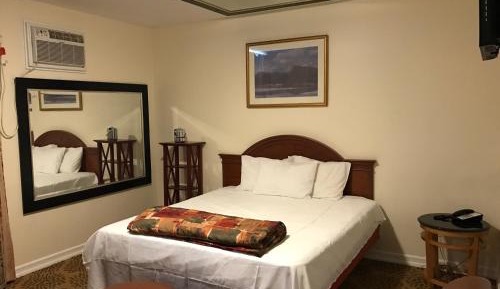 Deluxe Queen Room