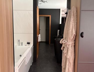 Suite with Hot Tub
