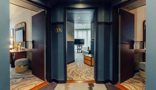 Three-Bedroom Corner Suite