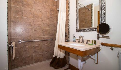 Queen Room - Disability Access