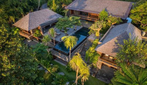 Villa with Garden View