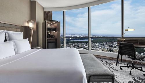 Swiss Signature King Room with Bay View