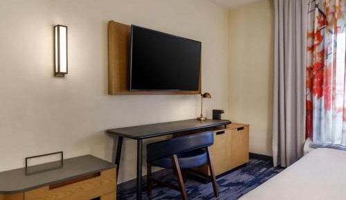 Larger Studio with King Bed, Roll-In Shower and Sofa Bed - Mobility Access/Hearing Accessible