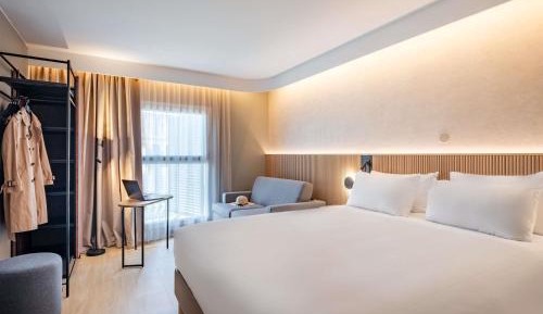 Executive Queen Room with Sofa