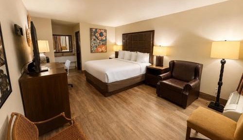 1 King Bed Nonsmoking