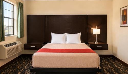 Standard Queen Room