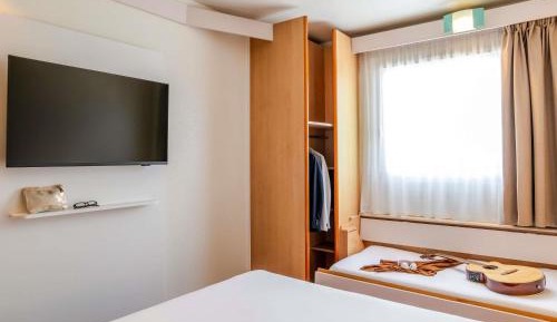 Family Room (2 Adults + 1 Child)