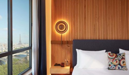 Iconic Paris Skyline room - River Seine and Eiffel Tower view