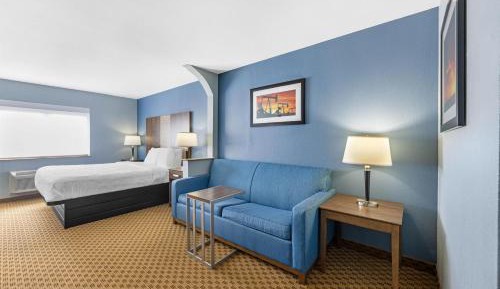 King Suite with Sofa Bed and Bath Tub - Disability Access/Non-Smoking