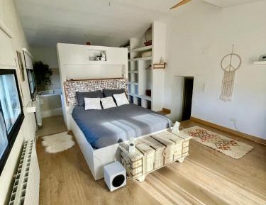 Deluxe Double Room with Side Sea View