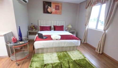 King Studio with Sofa Bed