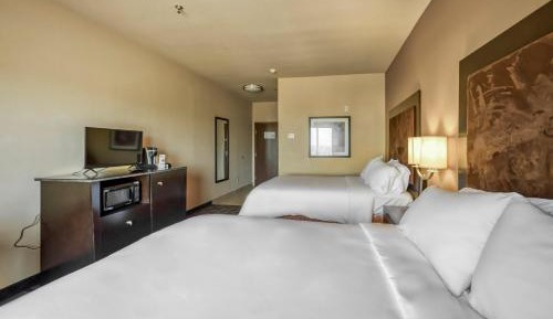 Standard Queen Room with Two Queen Beds - Extra Floor Space