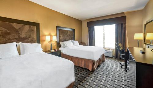 Queen Suite with Sofa Bed - Non-Smoking