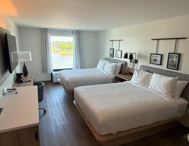 Queen Suite with Two Queen Beds and River View - Non Smoking