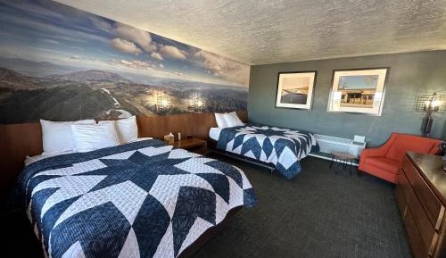 Quadruple Room with Two Queen Beds - Non Smoking