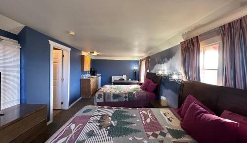 Queen Suite with Two Queen Beds - Non Smoking