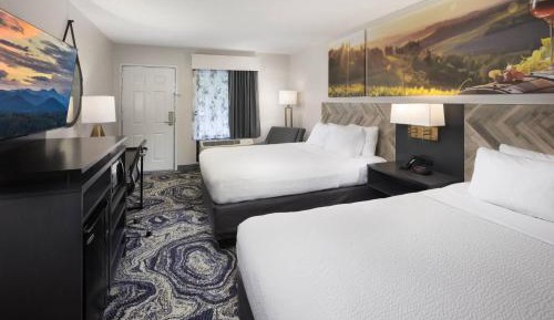 Queen Room with Two Queen Beds - Non-Smoking
