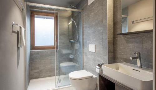 Two-Bedroom Apartment with Terrace or Balcony (6 People) - South View