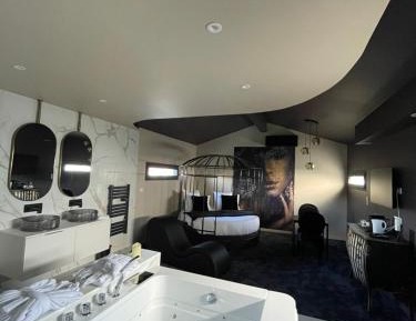 King Room with Spa Bath