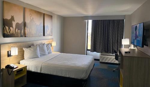 Deluxe King Room - Non-Smoking