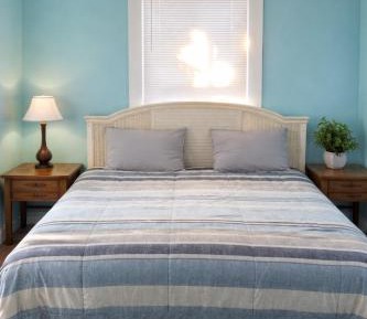 Queen Room with Shared Bathroom