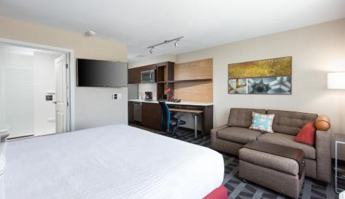 King Studio with Sofa Bed
