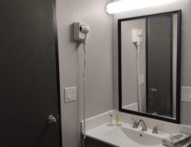 Queen Room - Non-Smoking