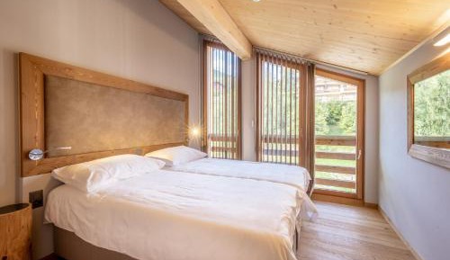 Three-Bedroom Duplex Apartment (8 People)
