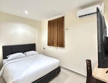 Deluxe Room (2 Adults + 1 Child)