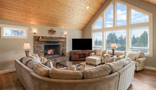 Five-Bedroom Holiday Home