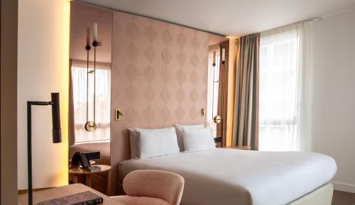 Standard Queen Room