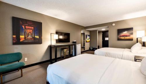 Quadruple Room with Two Queen Beds and Roll-In Shower - Disability Access/Non Smoking