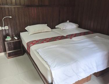 Deluxe Room (2 Adults + 1 Child)