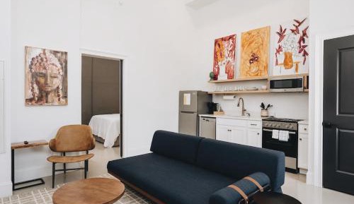 Deluxe Queen Suite
