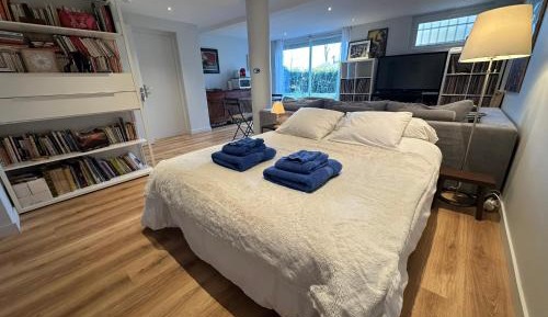 Deluxe Room (2 Adults + 1 Child)