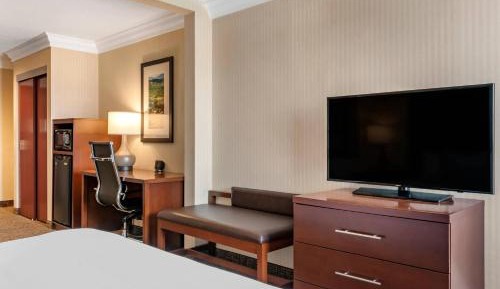 King Suite - Non-Smoking