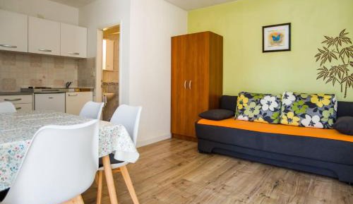 One Bedroom Apartment with Terrace and Sea View