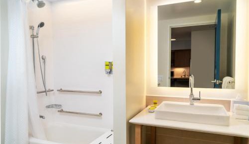 One-Bedroom Executive King Suite with Sofa Bed - Mobility Accessible with Tub